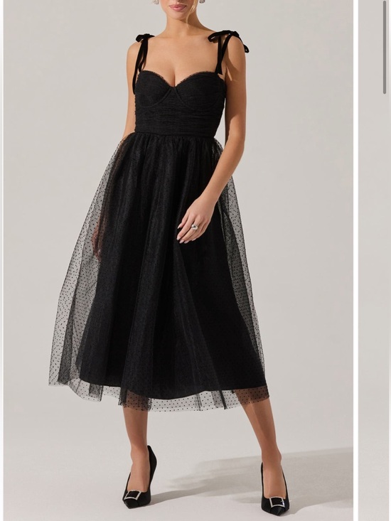 Astr Dresses & Skirts - NWOT ASTR the Label Karyme Tie Strap Polka Dot Black Midi Dress Size M
